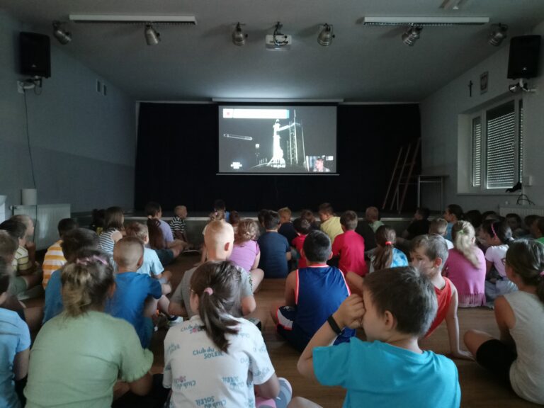 Read more about the article Kiedy marzenia lecą w kosmos – szkolna transmisja historycznego startu