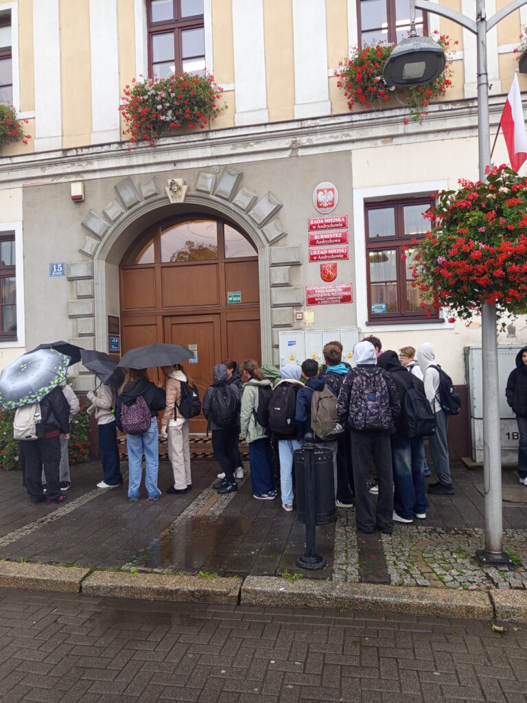 Read more about the article Wycieczka klasy 8 do Urzędu Gminy w Andrychowie 
