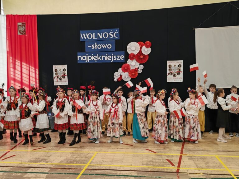 Read more about the article Uroczysty apel z okazji Narodowego Święta Niepodległości