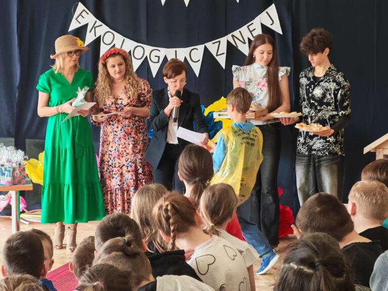 Read more about the article Ekologiczny pokaz mody w naszej szkole!